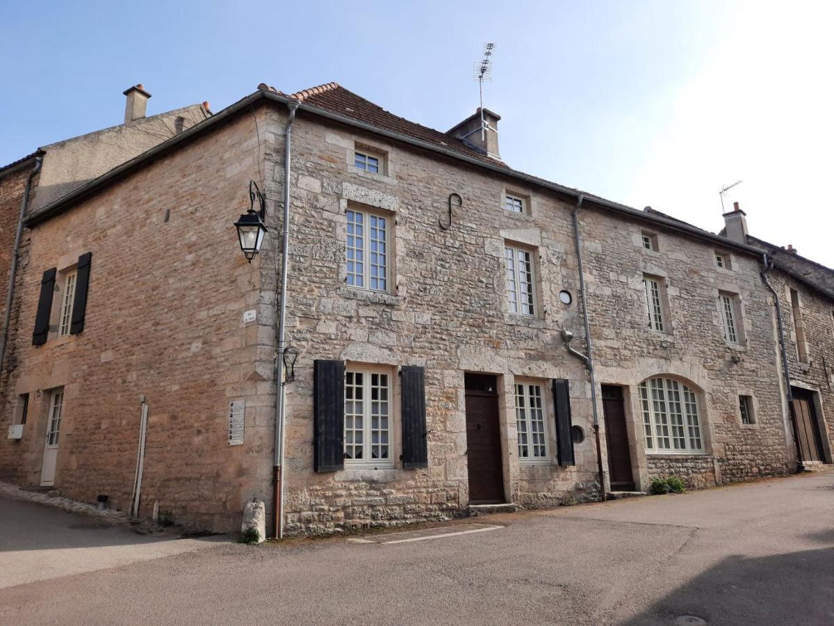 Le Crebillon Villa